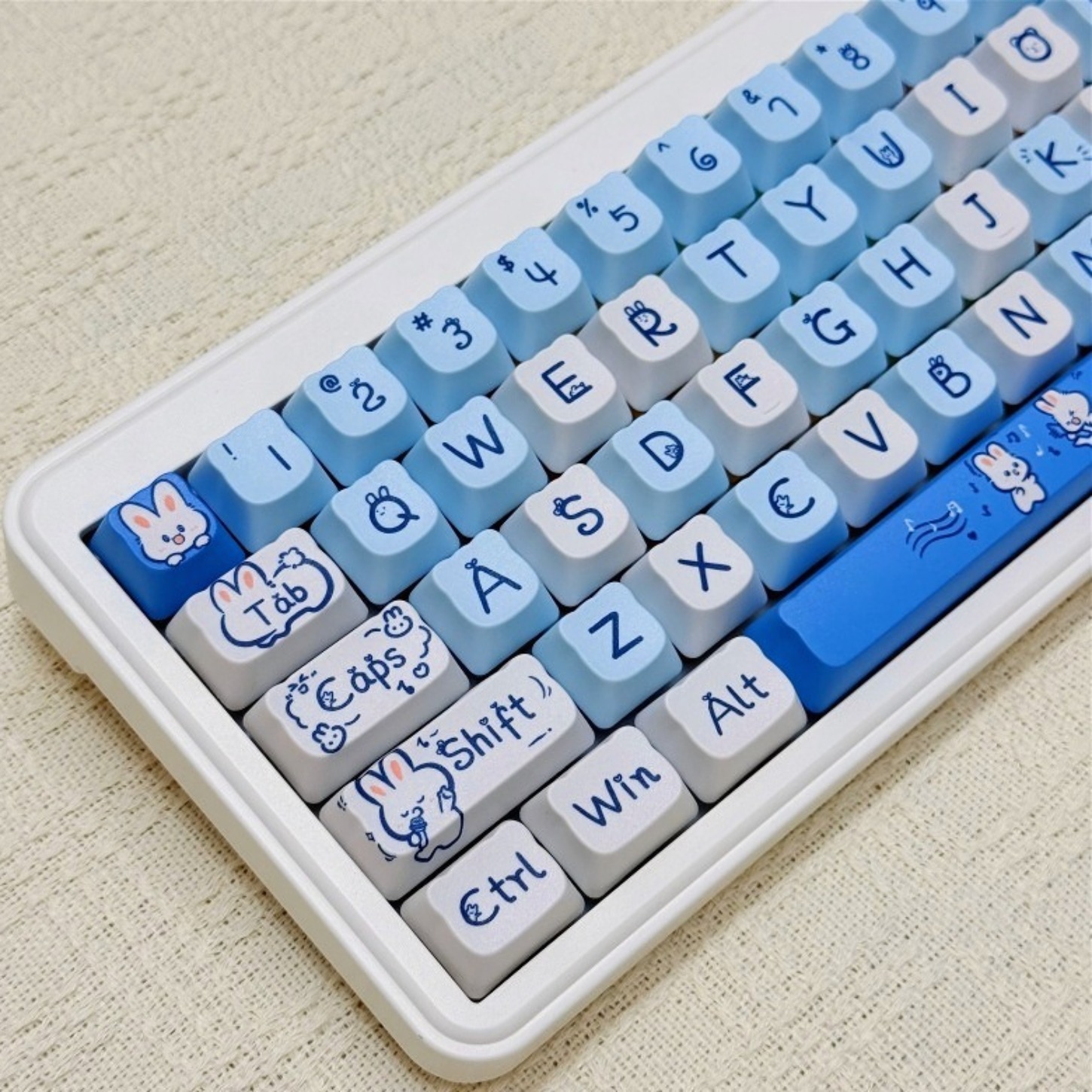Keyboard Gaming Blue Switch - أغطية مفاتيح على شكل أرنب أزرق